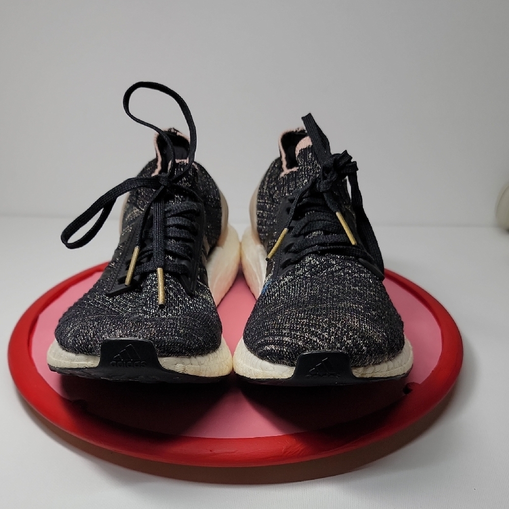 adidas Black Athletic Shoes with Cushioned Midsole and Textured Upper